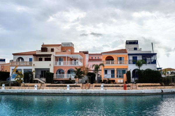 Apartamento o villa, ¿cómo elegir tu alojamiento en Menorca?