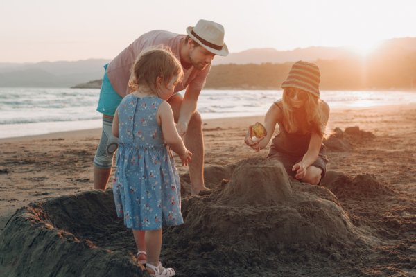 Son Bou en familia: guía de viaje con niños